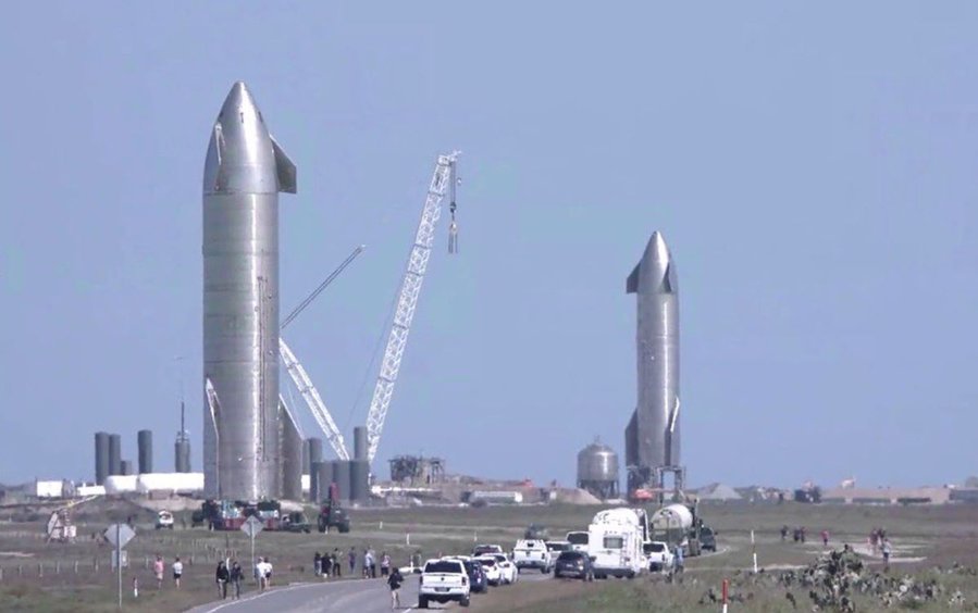 SpaceX has two Starship prototypes on the pad at the same time