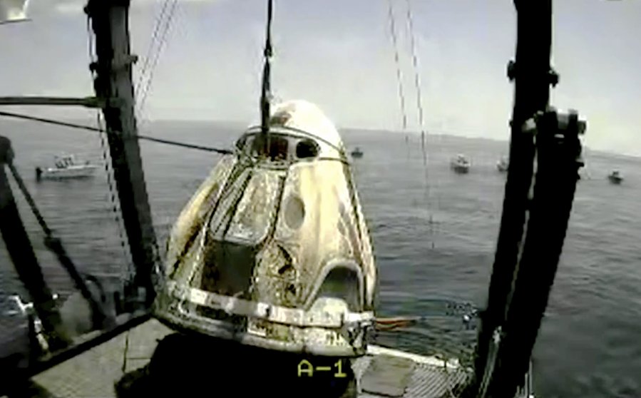 SpaceX capsule and NASA crew make 1st splashdown in 45 years