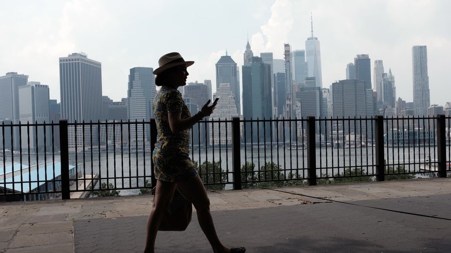 Manhattan apartment sales tumble 46%, leaving 10,000 unsold units