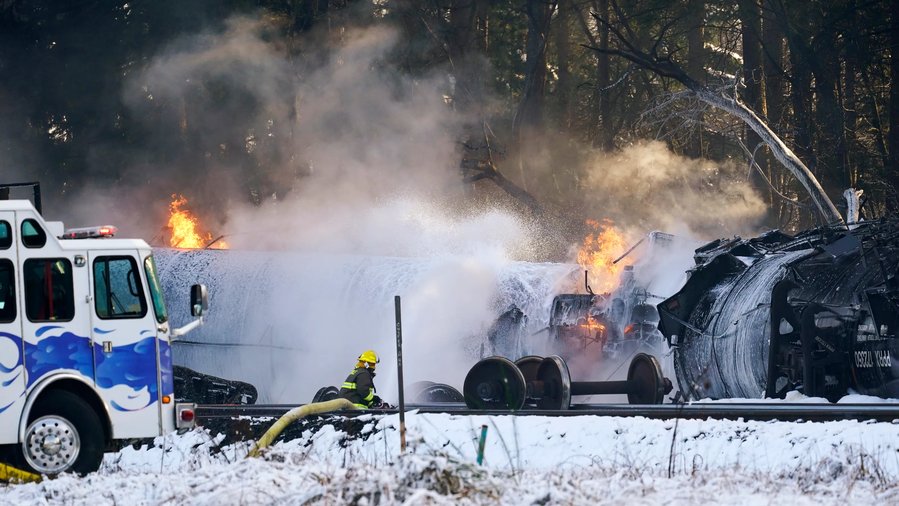 BNSF train carrying crude oil derails, catches fire in Washington state near Canadian border