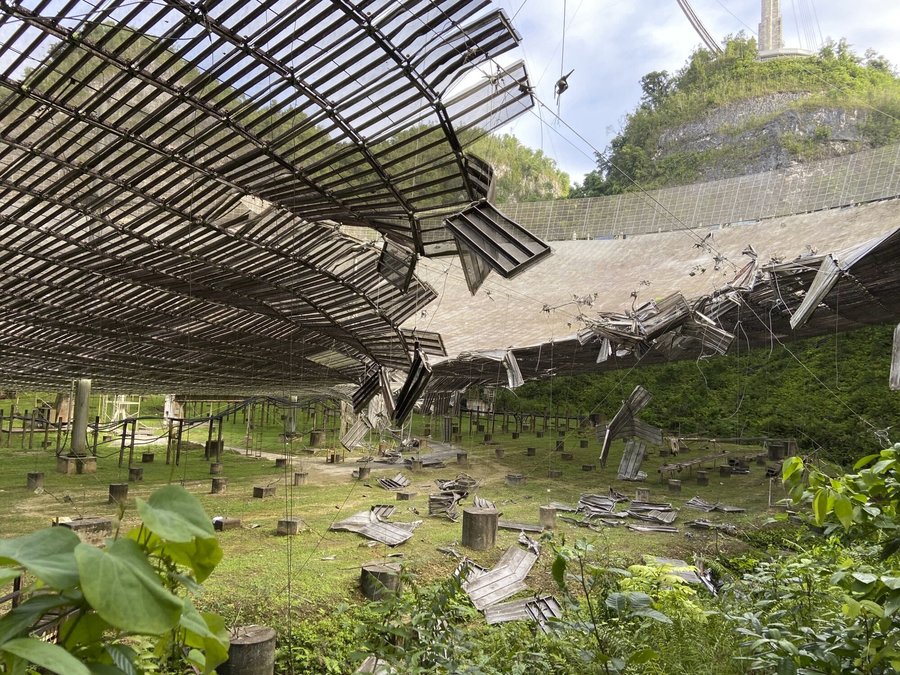 Huge Puerto Rico radio telescope to close in blow to science
