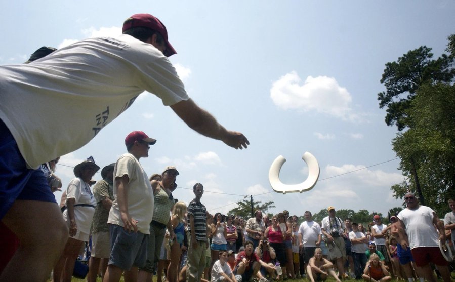 Toilet seats: U-shaped in public, O-shaped at home. Why? (PHOTO)